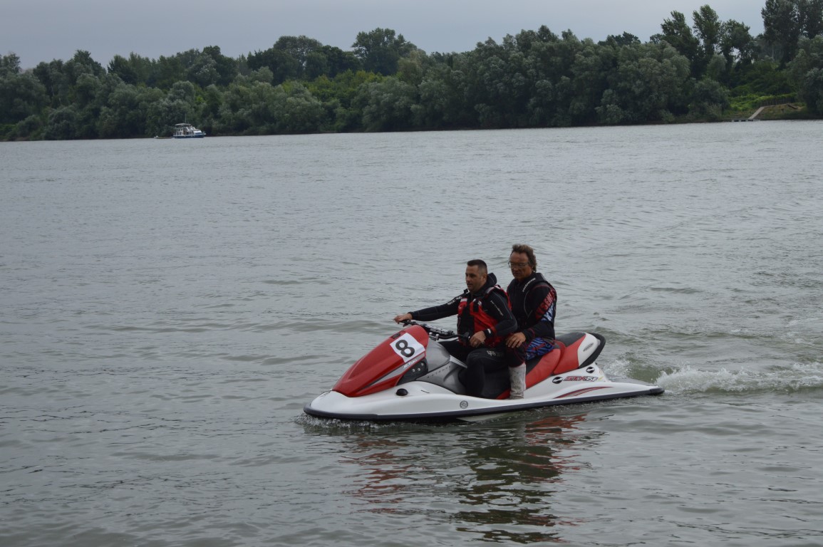 OBUKA PRIPADNIKA SEKTORA ZA VANREDNE SITUACIJE style=